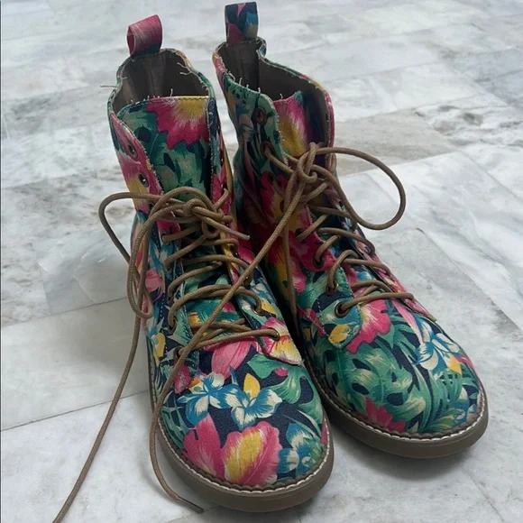 Pink and Green Lace Up Boots with Floral Pattern - Picture 6 of 6